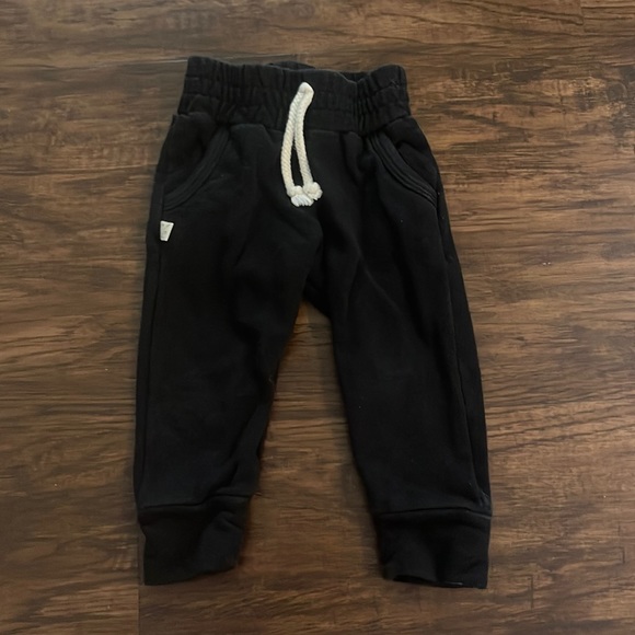 Black jogger - Picture 2 of 3